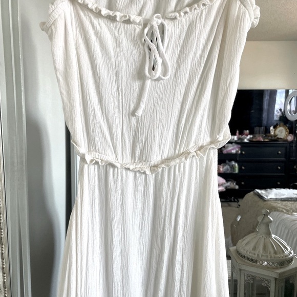 ILLA ILLA soft white cut out Maxi Dress- L - Picture 4 of 9